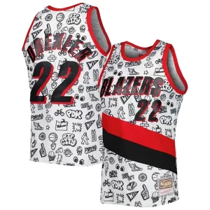 Bellissimo Meraviglioso Clyde Drexler Portland Trail Blazers 1991 92 Hardwood Classics Doodle Swingman Jersey White per gli appassionati