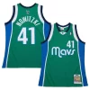 Versatile Dirk Nowitzki Dallas Mavericks 2004/05 Hardwood Classics Authentic Jersey Green per gli appassionati