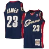Versatile LeBron James Cleveland Cavaliers Youth 2008 09 Hardwood Classics Swingman Jersey Navy per gli appassionati