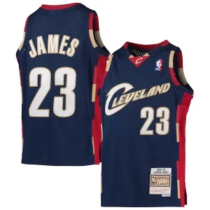 Versatile LeBron James Cleveland Cavaliers Youth 2008 09 Hardwood Classics Swingman Jersey Navy per gli appassionati