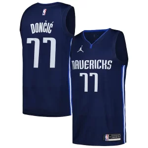 Magnifico Luka Dončić Dallas Mavericks Jordan Brand Swingman Player Jersey Statement Edition Navy per gli appassionati